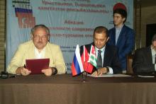 Подписание Меморандума с Директором Института Стран СНГ, Затулиным К. Ф.